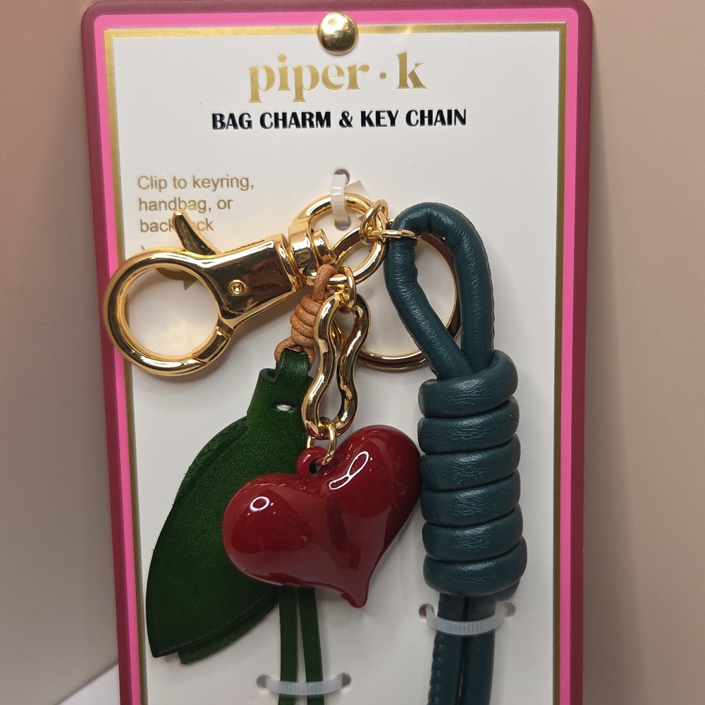 ❤️🔹️ Piper K🔹️ Beautiful Bag Charm Key Chain with flowers, heart - Picture 6 of 6